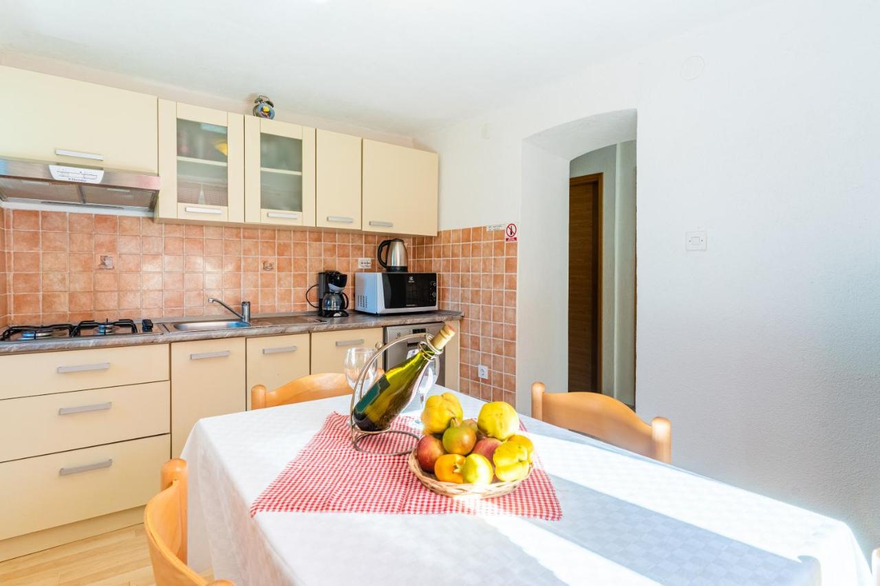 Apartmani Valun1 Exterior photo